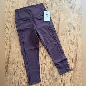 ZYIA Women Wine Pocket Brilliant Hi-Rise Capri 20” (6-8)